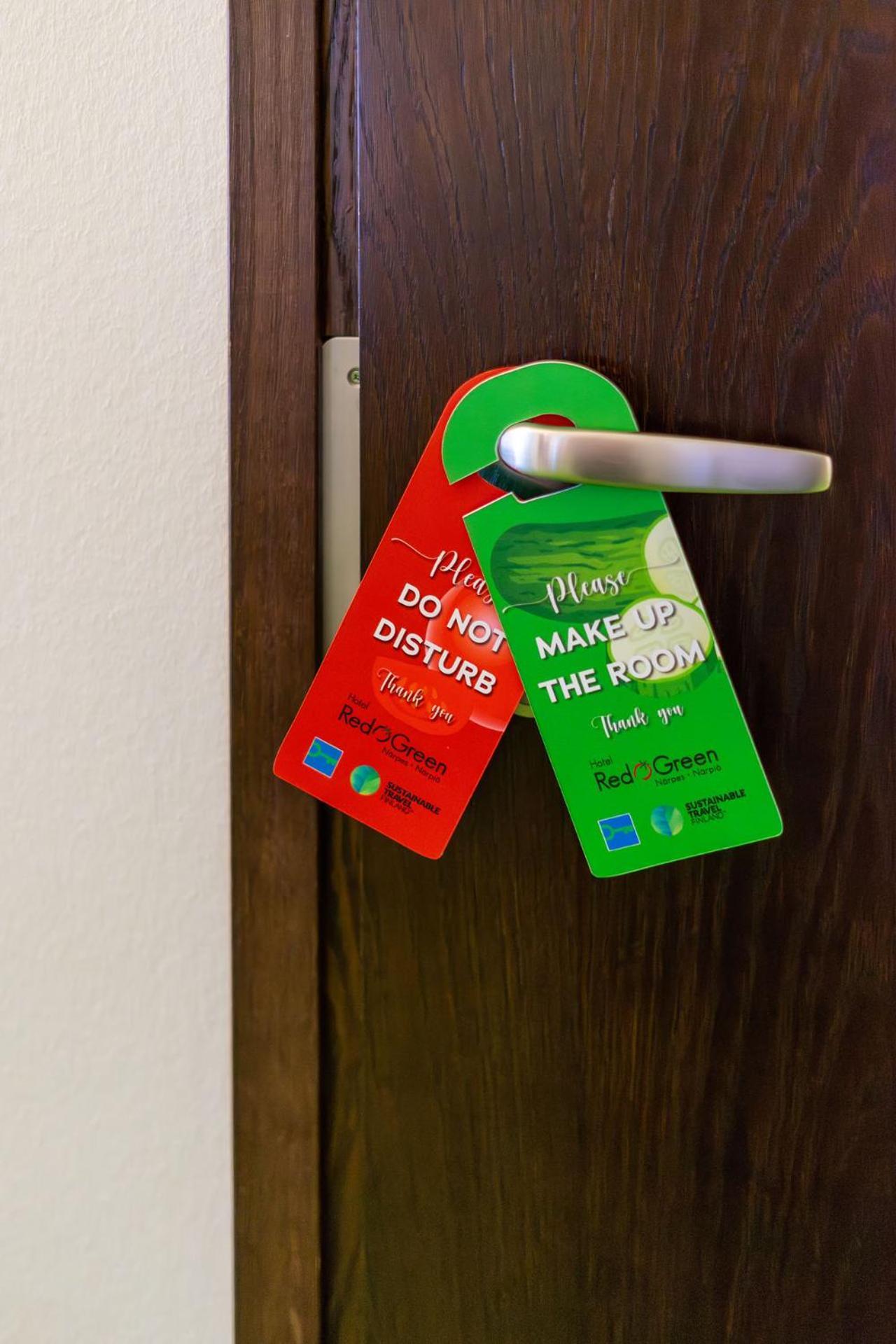 Hotel Red & Green Narpio Bagian luar foto